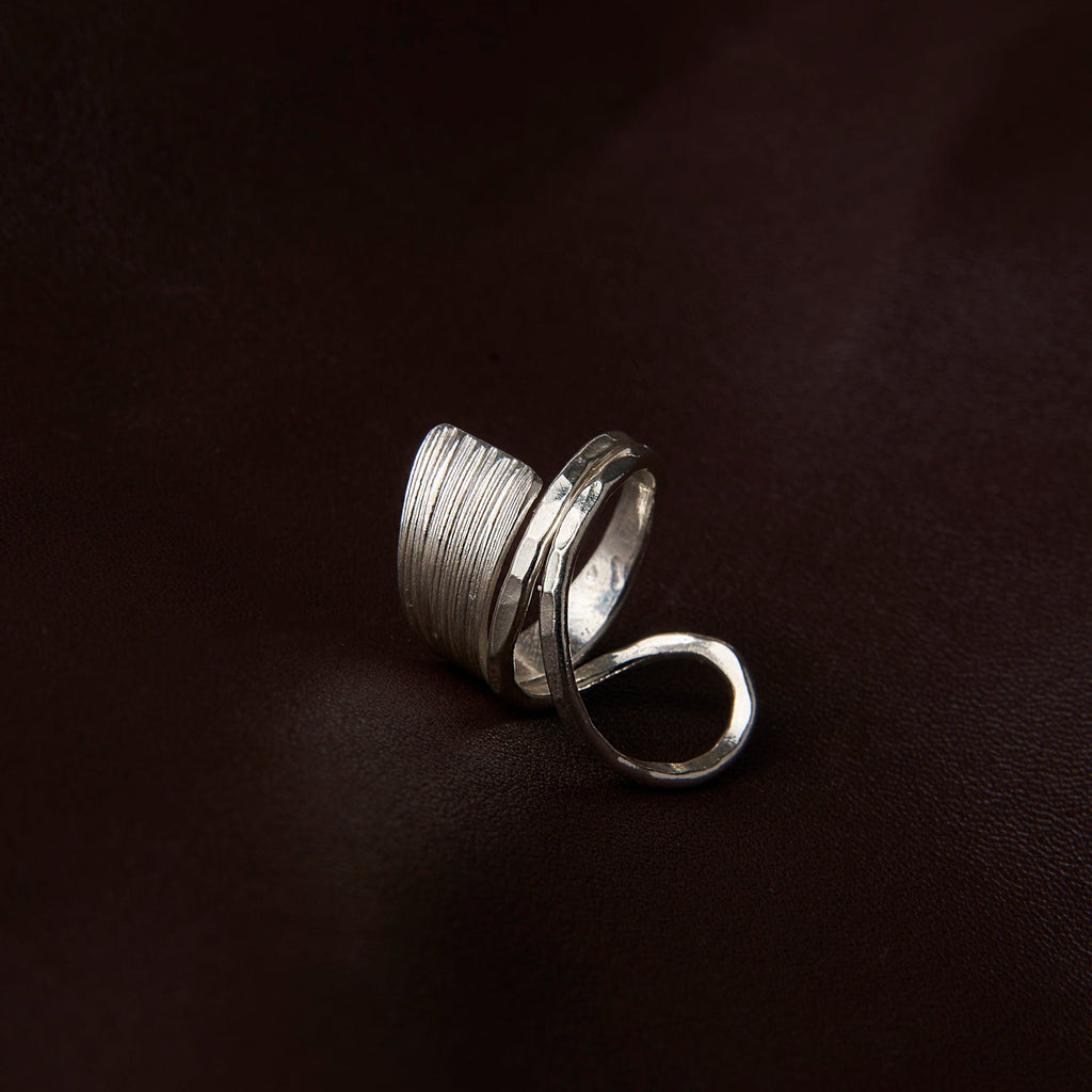 Anel Espiral Martelado Riscado