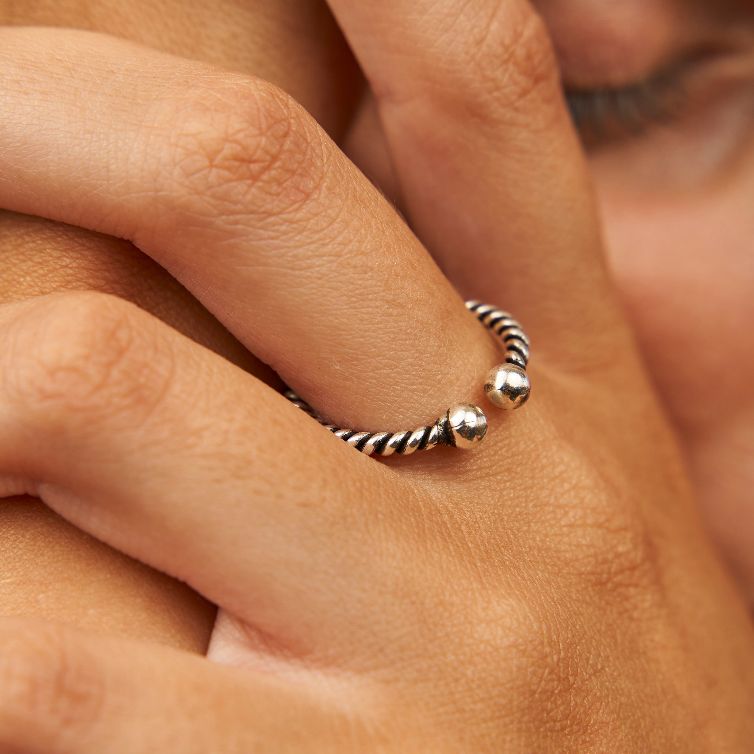 Anel Torcido 2 Bolinhas