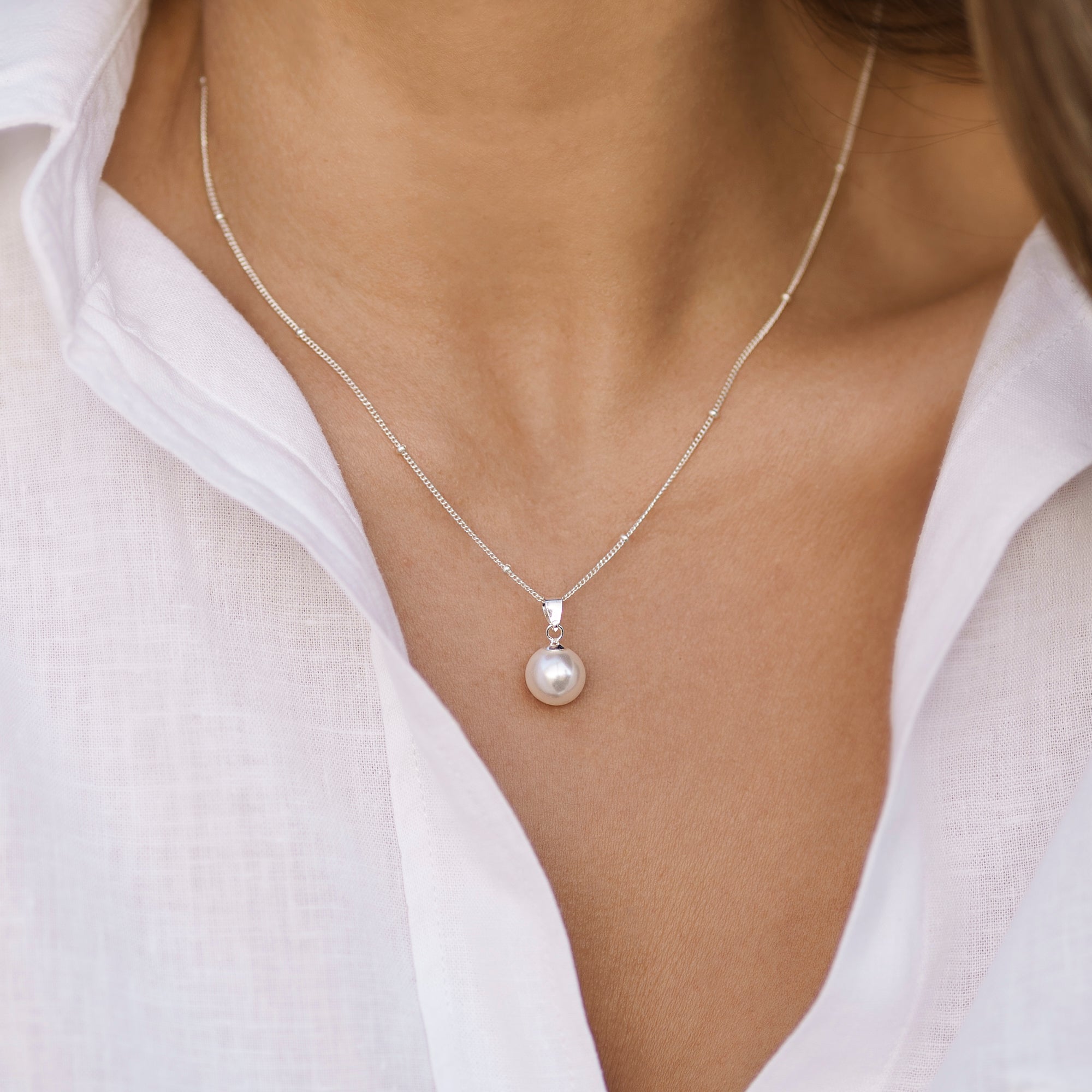 Colar Bolinhas com Pendente Pérola