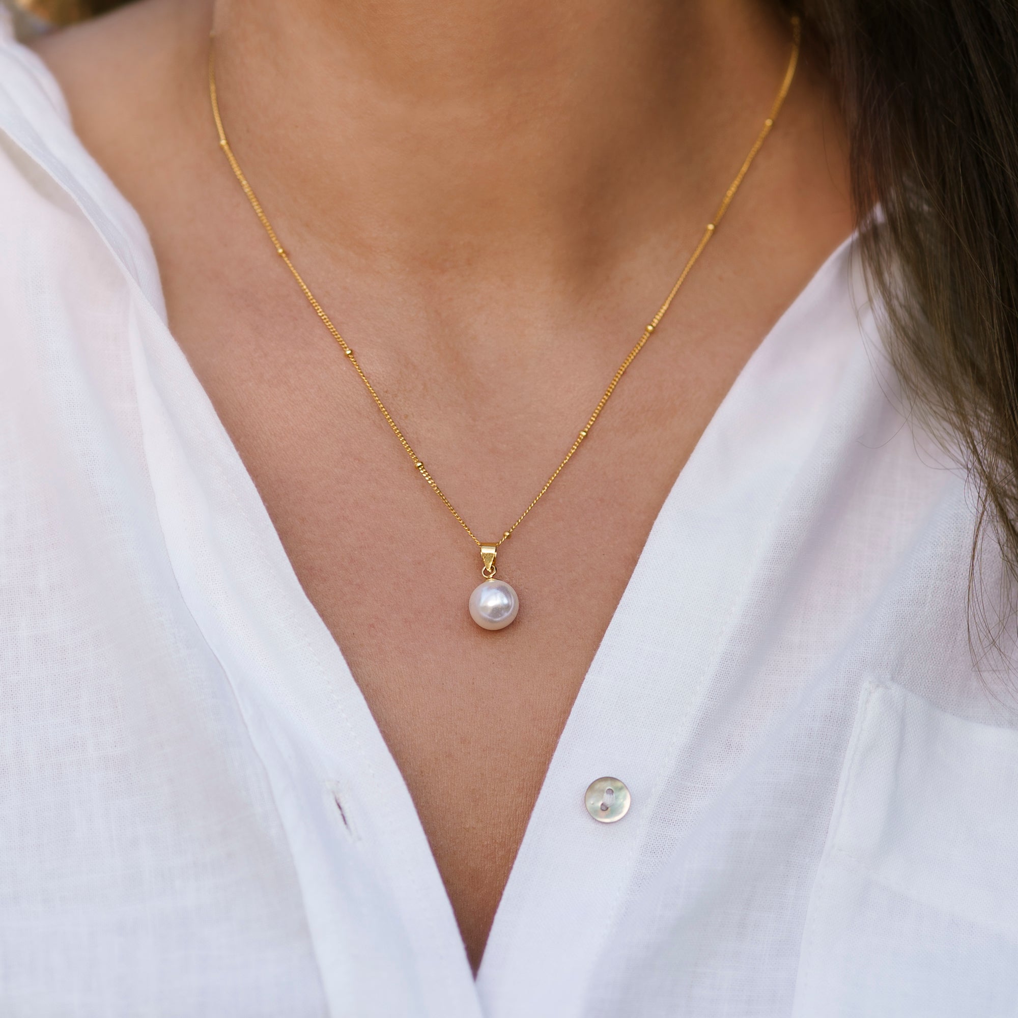 Colar Bolinhas com Pendente Pérola