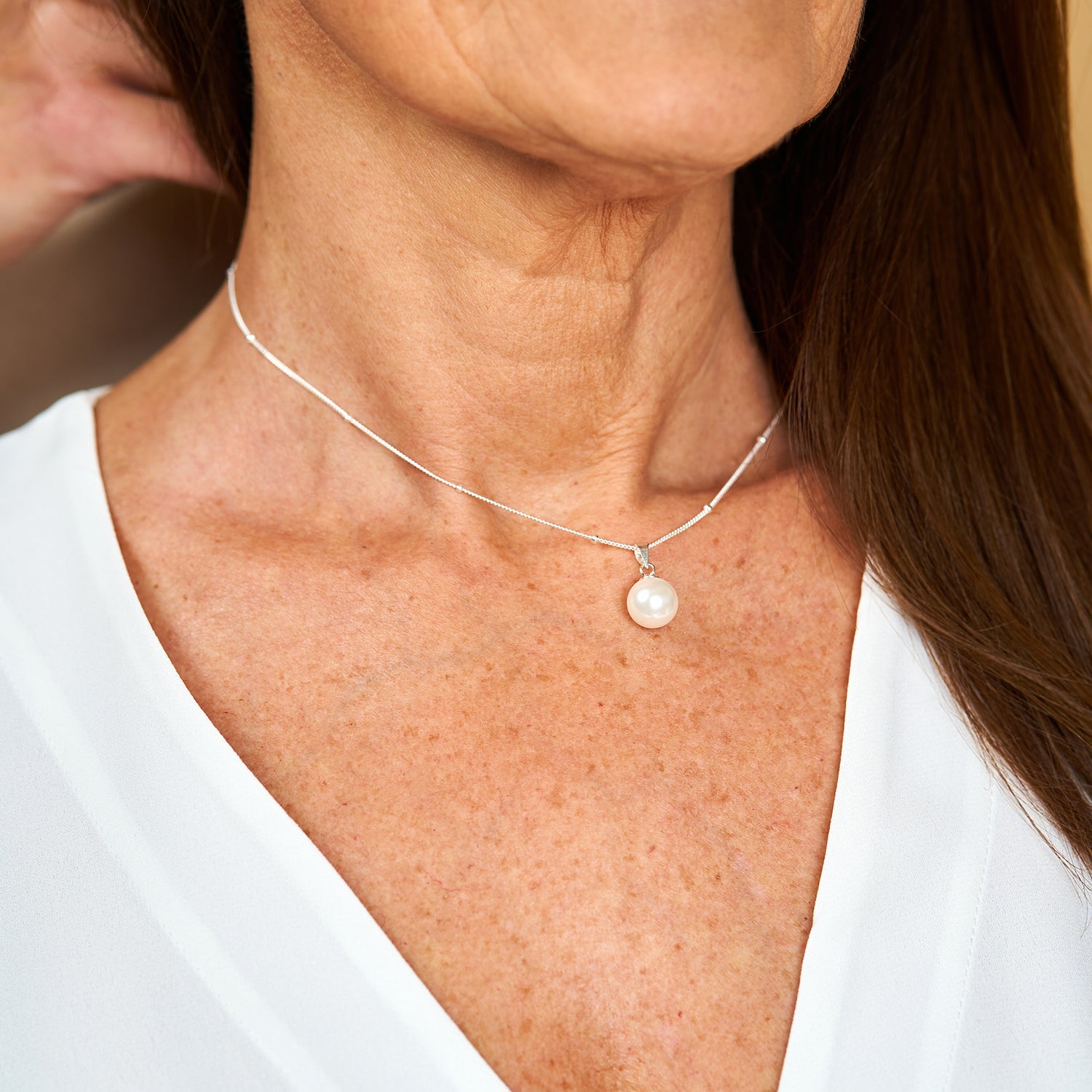 Colar Bolinhas com Pendente Pérola